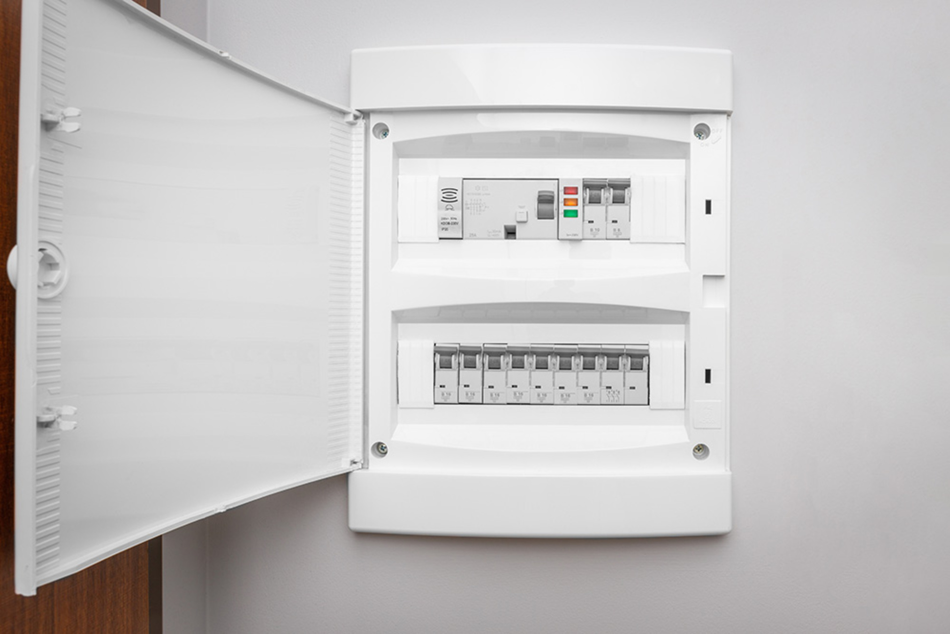 Über­spannungs­schutz bei Büttner Elektrotechnik GmbH in Klingenberg