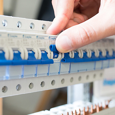 Schalt­schrank­bau bei Büttner Elektrotechnik GmbH in Klingenberg