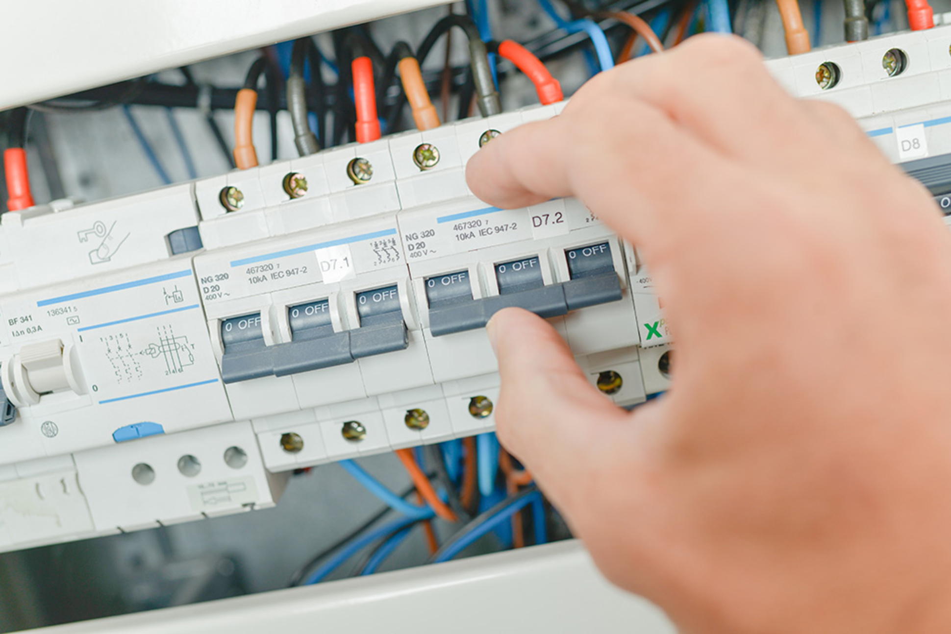 Schalt­schrank­bau bei Büttner Elektrotechnik GmbH in Klingenberg